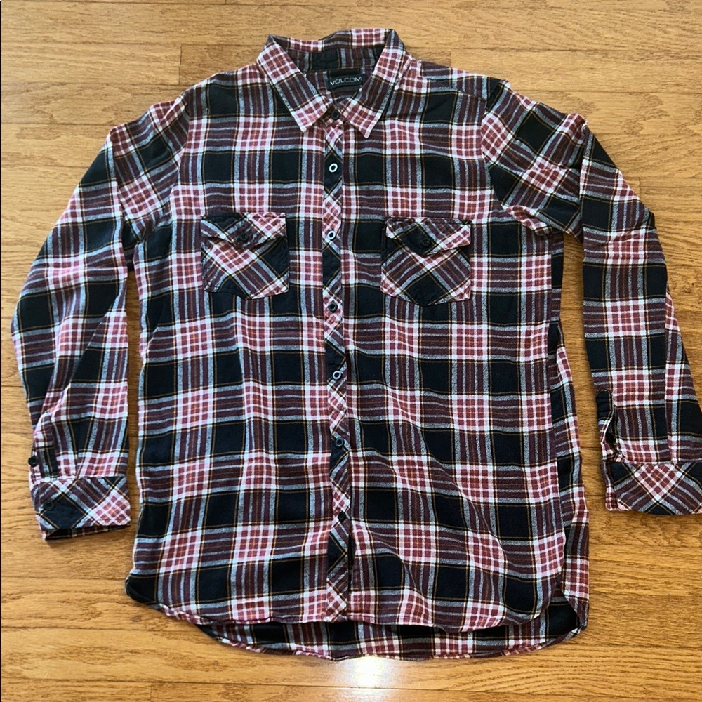 VOLCOM WOMENS FLANNEL RED AND BLACK CHECK PATTERN SIZE LARGE